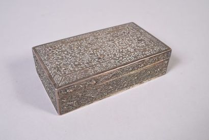 Petit coffret quadrangulaire en argent à...