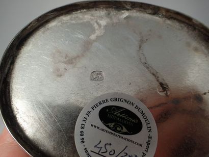 Boîte ovale en argent gravée des initiales...