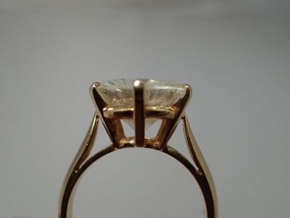 Bague solitaire en or jaune (750 millièmes)...