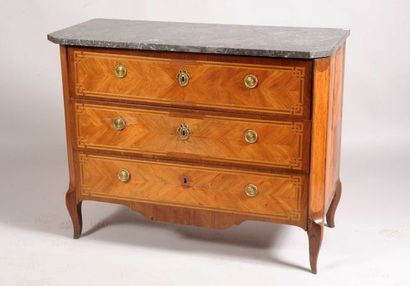 Commode à pans en marqueterie de bois de...
