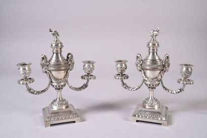 Paire de bouts de table en bronze argenté...