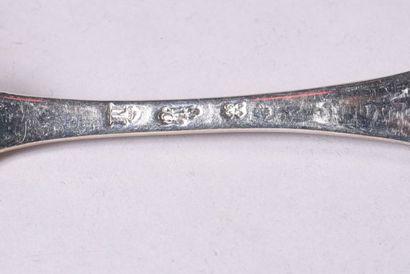 Une fourchette en argent, modèle uniplat,...
