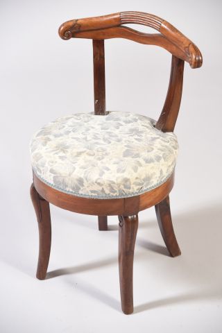 Chaise de harpiste en acajou, le dossier...