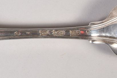 Couvert de table en argent, modèle filets...