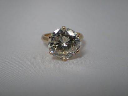 Bague solitaire en or jaune (750 millièmes)...