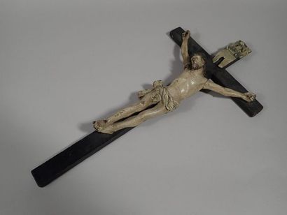 Christ de crucifixion en bois sculpté et...