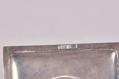 Deux petits cendriers en argent guilloché,...