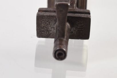 Rare clef de maîtrise à lanterne en fer forgé...