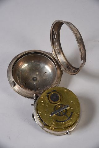 Importante montre à coque en argent gravée...