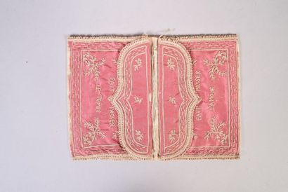 Pochette à deux volets à rabats garnie de...
