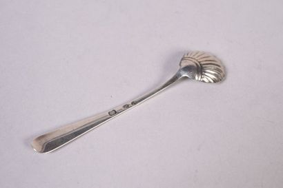Pelle à sel en argent, le cuilleron en forme...
