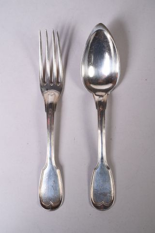 Couvert de table en argent, modèle filets...