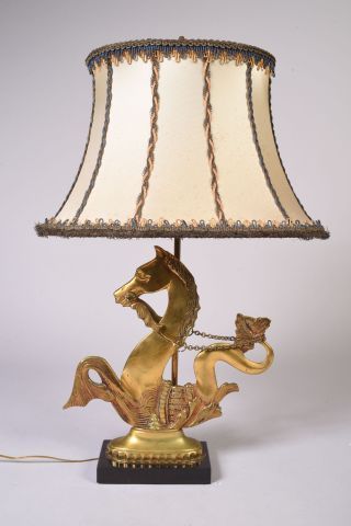 MAISON CHARLES, dans le goût de. Lampe en...