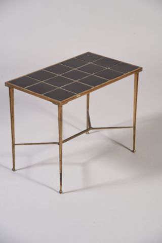 Table basse en laiton, le plateau en carreaux...