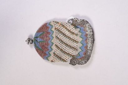 Porte-monnaie en sablé de perles à décors...
