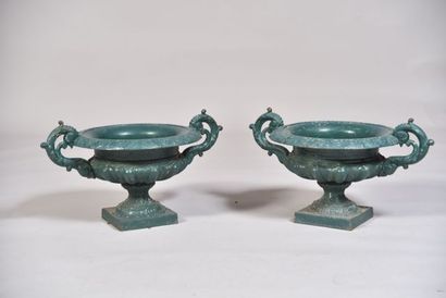 Paire de vasques en fonte laquée verte à...