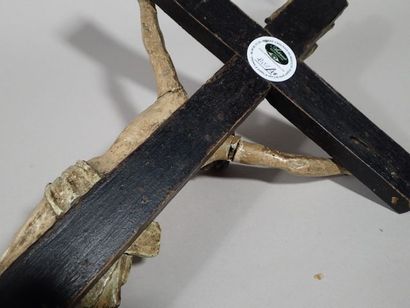 Christ de crucifixion en bois sculpté et...