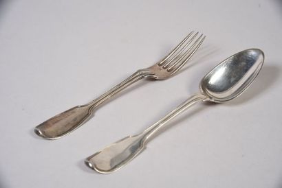 Couvert de table en argent, modèle filets...