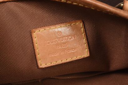 Louis VUITTON Paris, Made in France. Sac...