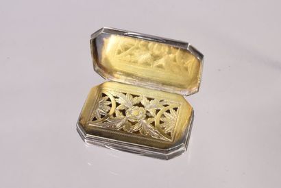 Petite vinaigrette en argent, de forme octogonale,...