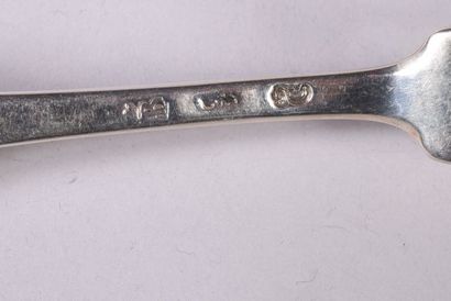 Une fourchette en argent, modèle uniplat,...