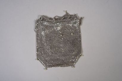 Aumonière en mailles d'argent et perles fantaisies....
