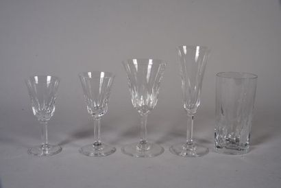 SAINT LOUIS. Service de verres en cristal,...