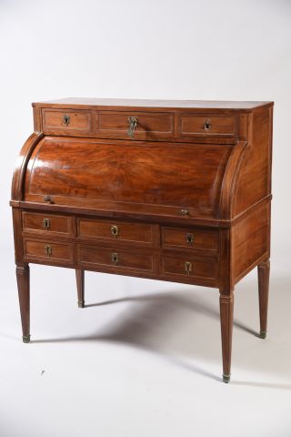Bureau cylindre en acajou et placage d'acajou...