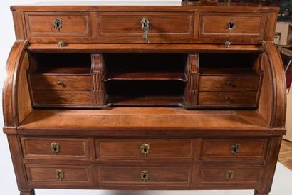 Bureau cylindre en acajou et placage d'acajou...