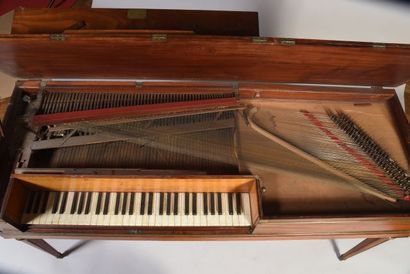 ERARD Piano forte. Caisse carrée en acajou...
