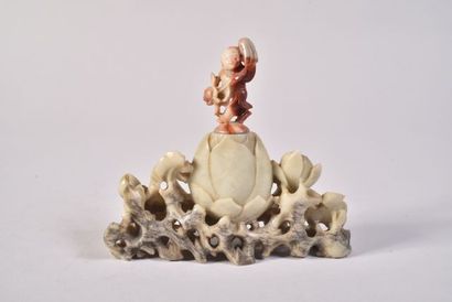 Godet de peintre en stéatite beige, sculpté...