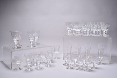 SAINT LOUIS. Partie de service de verres...