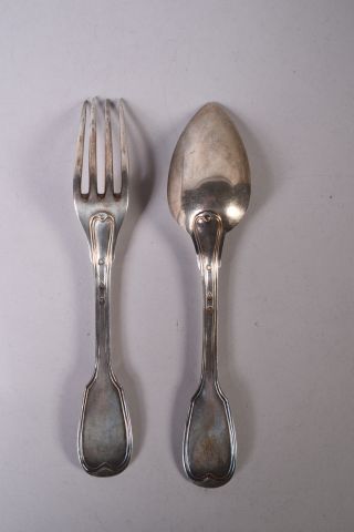 Couvert de table en argent, modèle filets...