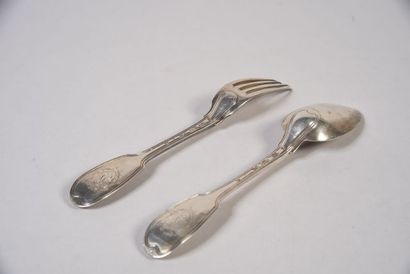 Couvert de table en argent, modèle filets...