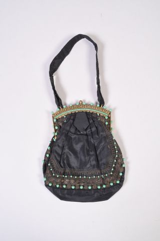 Sac en tissu noir rebrodé de perles à l'imitation...
