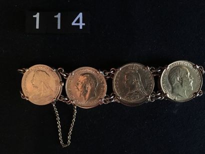 Bracelet en or avec huit demis Souverains....