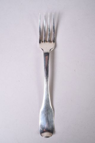 Une fourchette en argent, modèle uniplat,...