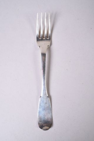 Une fourchette en argent, modèle uniplat,...