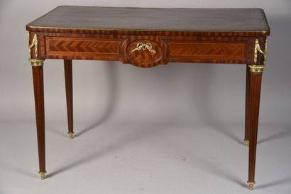 Bureau en placage de noyer en frisage, le...
