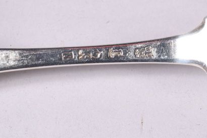 Une fourchette en argent, modèle uniplat,...