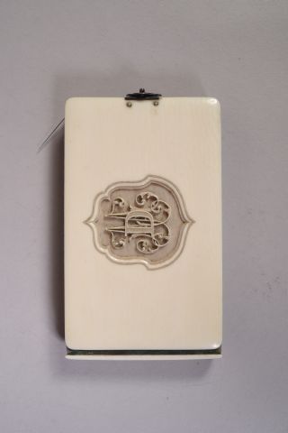 Carnet au format italien à reliure en ivoire,...
