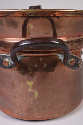 Braisière en cuivre rouge, prises et anse...