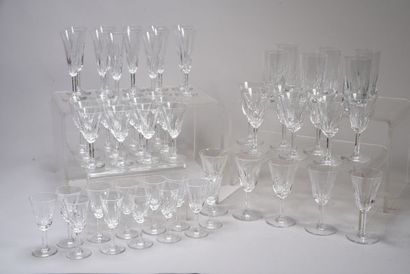 SAINT LOUIS. Service de verres en cristal,...