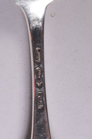 Une fourchette en argent, modèle uniplat,...