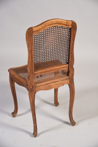 Chaise à fond de canne en bois naturel mouluré...