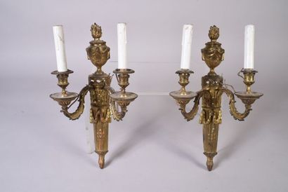 Paire d'appliques en bronze doré à deux bras...