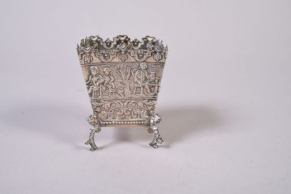 Petite jardinière quadrangulaire en argent...
