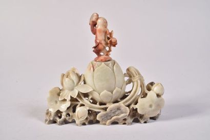 Godet de peintre en stéatite beige, sculpté...