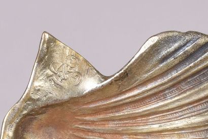 Petite coquille de baptême en bronze argenté....