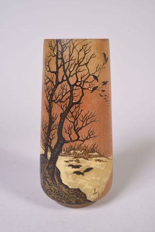 JEM. Vase en verre à fond orangé à décor...